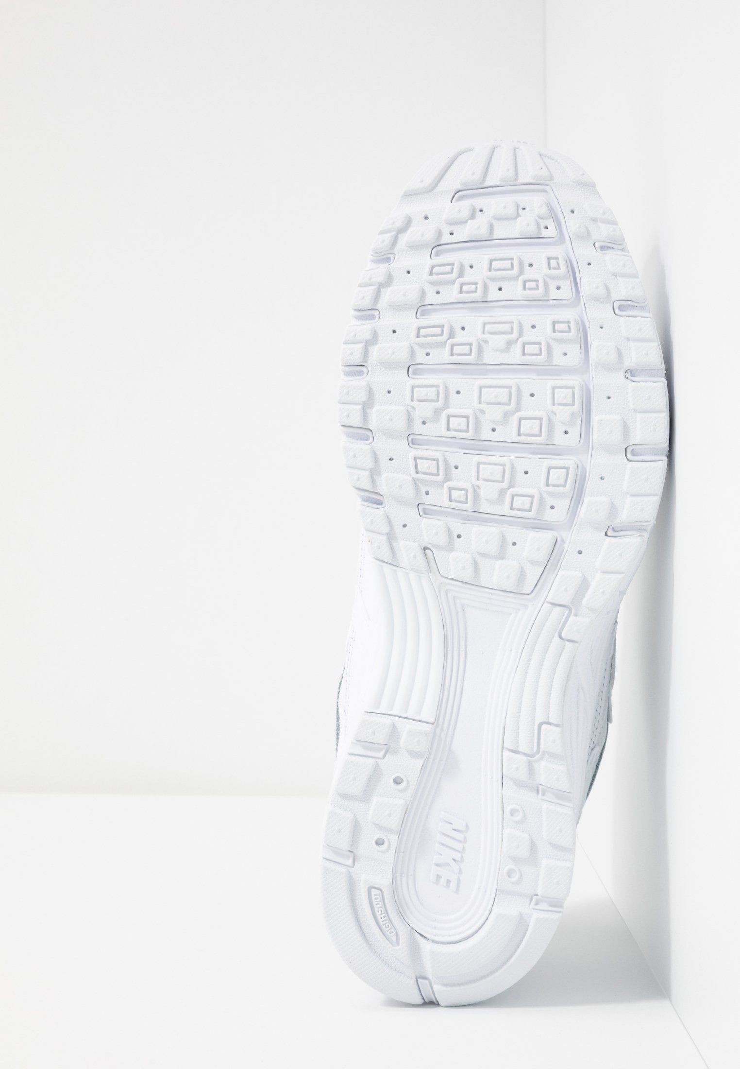 Nike P 6000 white