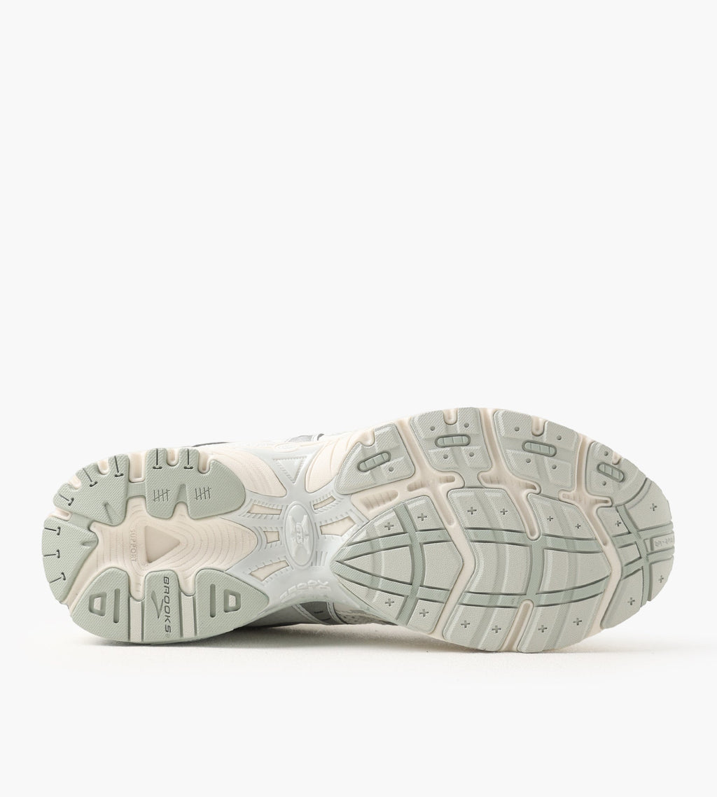 Brooks Adrenaline GTS 10 White Coconut Milk Smoke