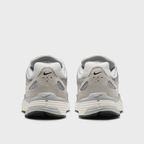 Nike P 6000 beige/zilver